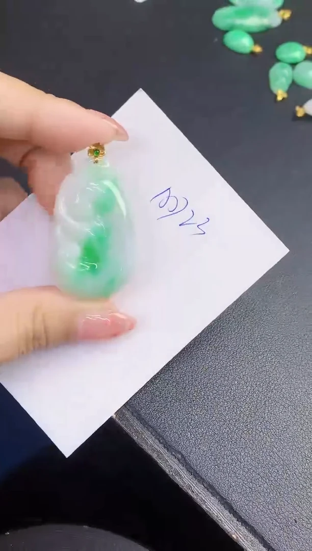 翡翠18K金镶嵌颈饰缅甸天然翡翠A货