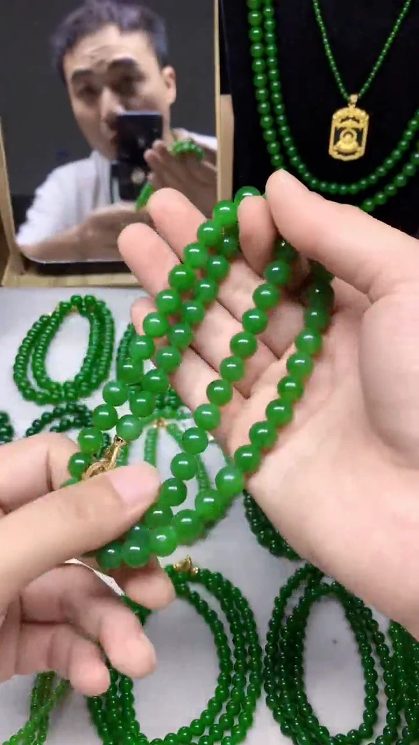 项链未镶嵌和田玉（碧玉）俄碧卡10的60颗阳绿