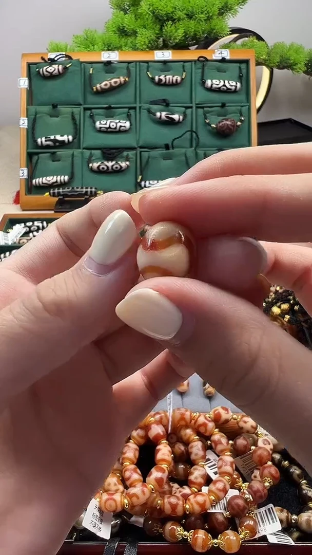 玛瑙/玉髓（覆膜）颈饰未镶嵌30.（微瑕）