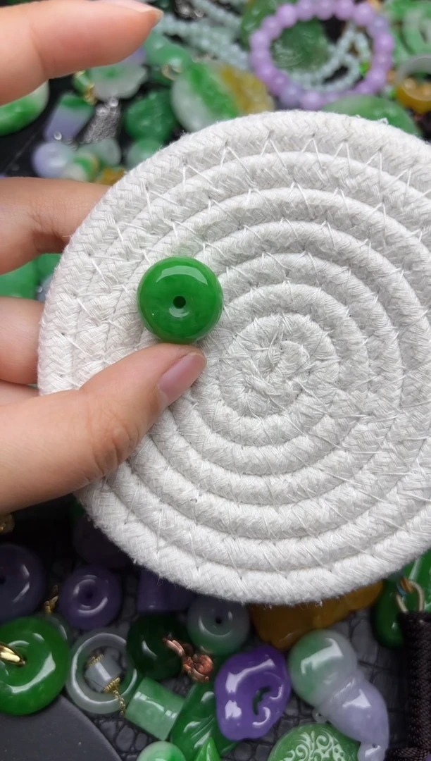 颈饰未镶嵌翡翠缅甸翡翠吊坠