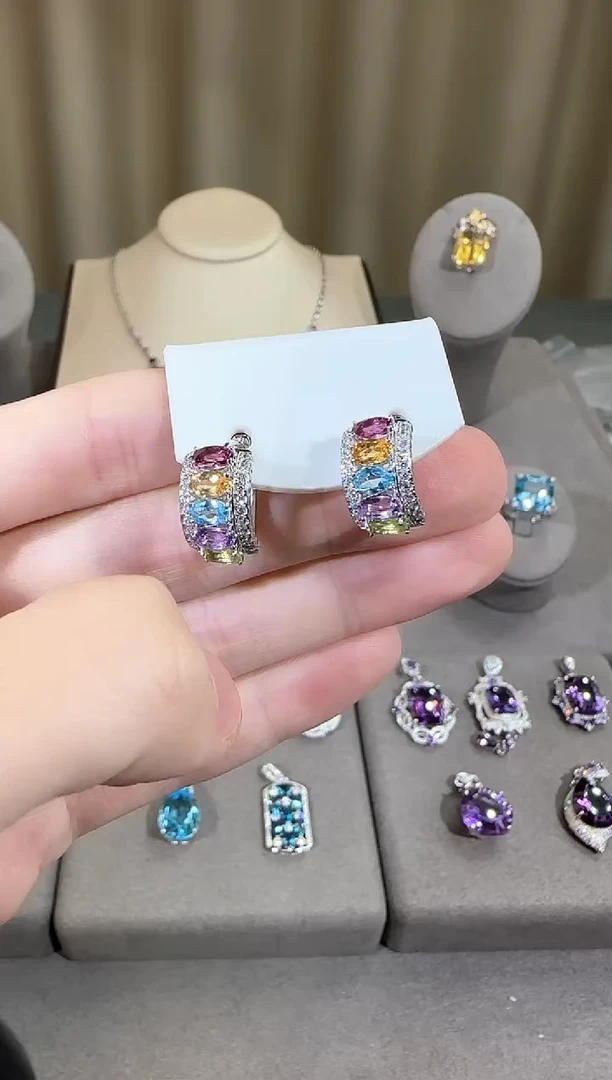 银S925镶嵌耳饰水晶8mm多彩宝耳扣设计款