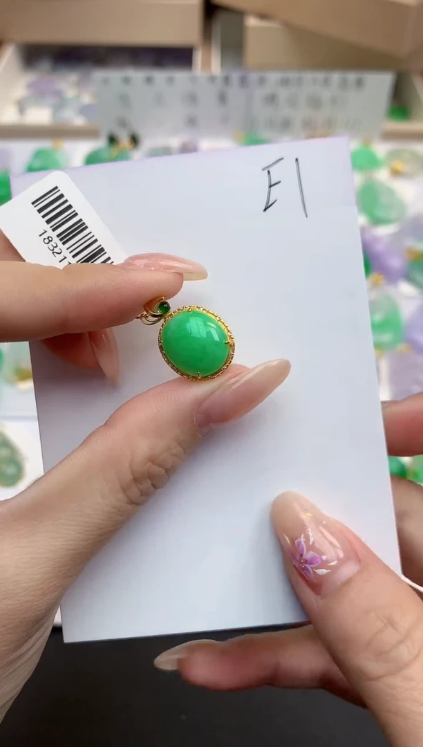 颈饰18K金镶嵌翡翠天然缅甸A货翡翠