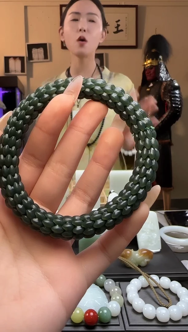 【闪购商品】和田玉青玉莲花未镶嵌手串