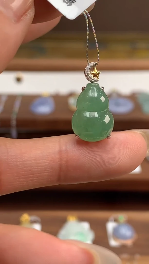 【闪购商品】翡翠颈饰18K金镶嵌葫芦
