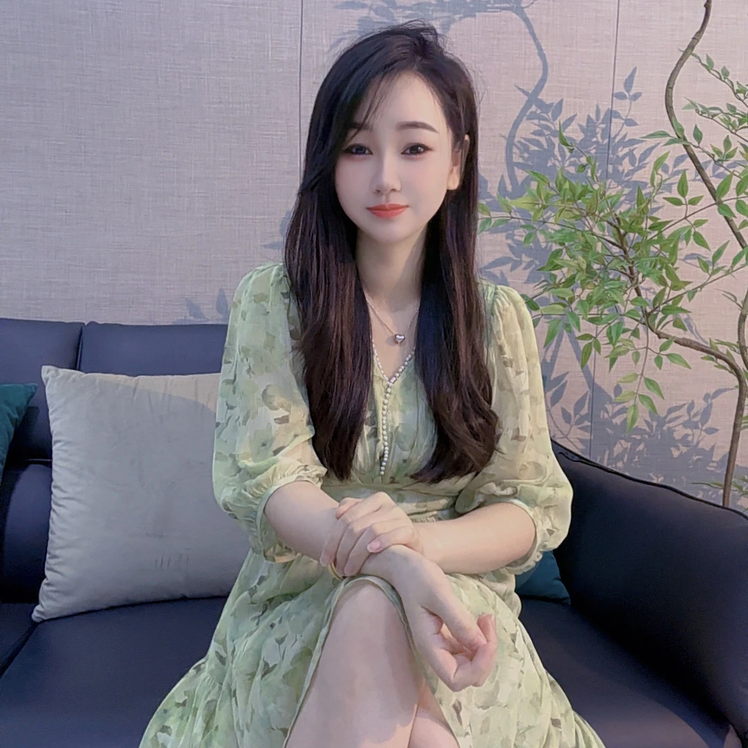 丹丹精选--258671新款重工钉珠V领法式气质碎花连衣裙