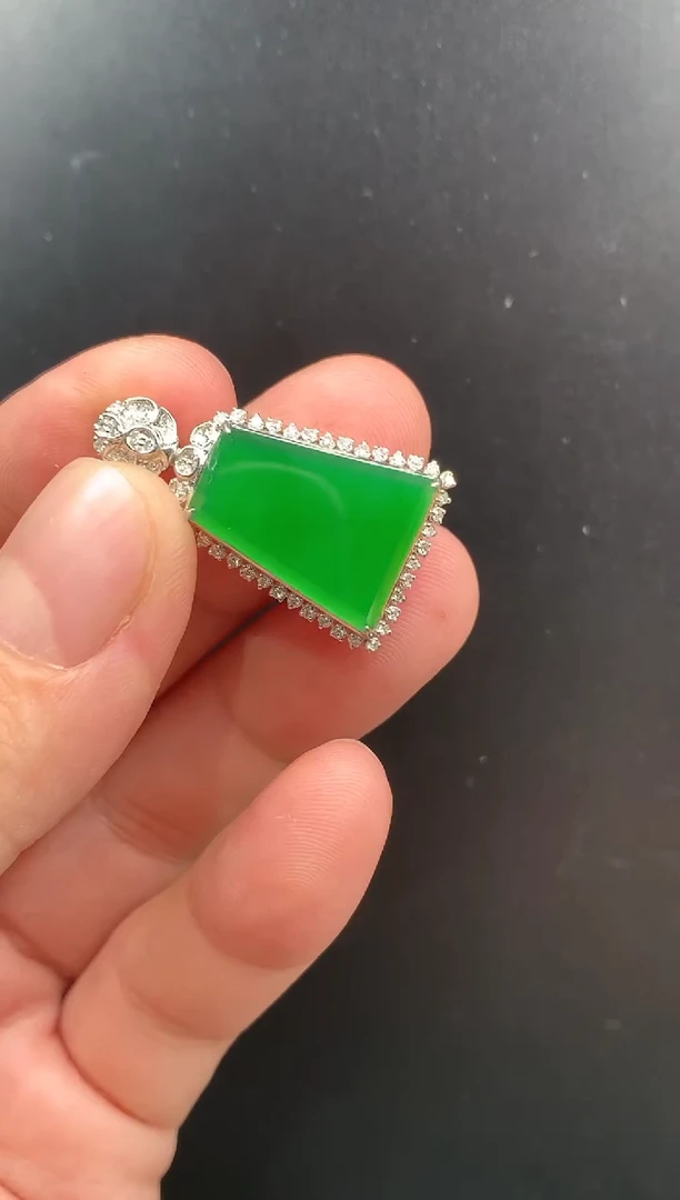 【闪购商品】翡翠颈饰18K金镶嵌一