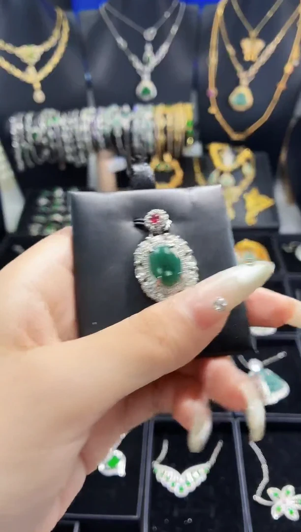翡翠未镶嵌吊坠(不含链)天然翡翠a货 多样性发其一