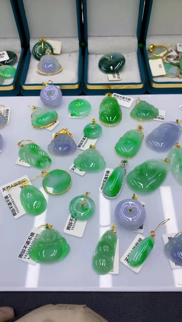 颈饰18K金镶嵌翡翠翡翠