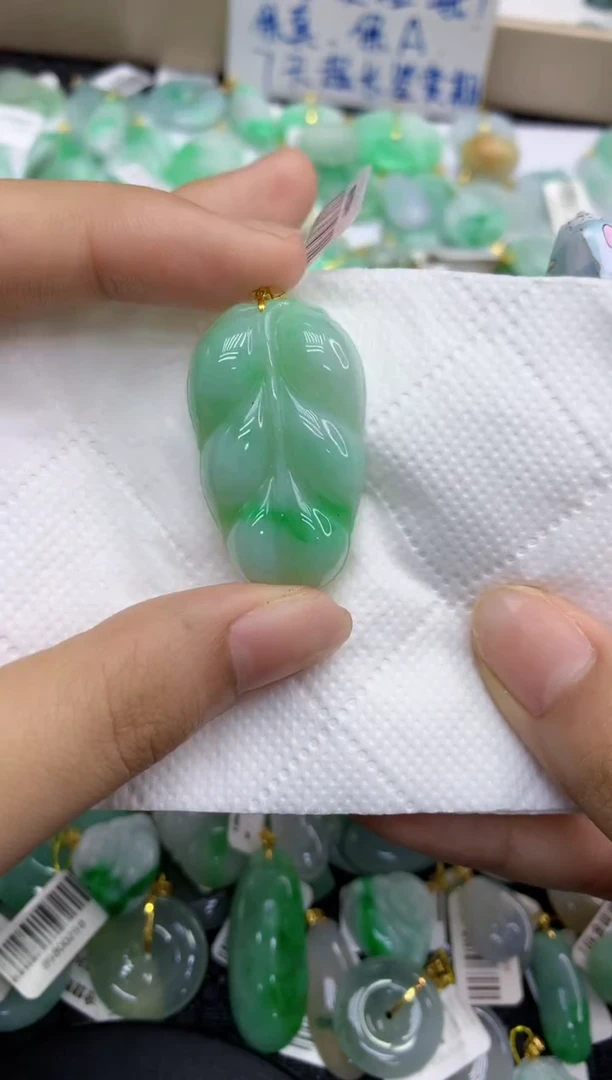 颈饰18K金镶嵌翡翠天然缅甸A货翡翠