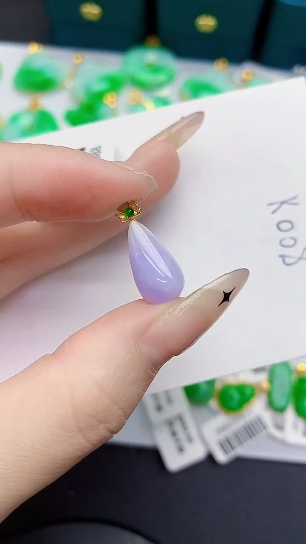 颈饰18K金镶嵌翡翠缅甸天然翡翠A货