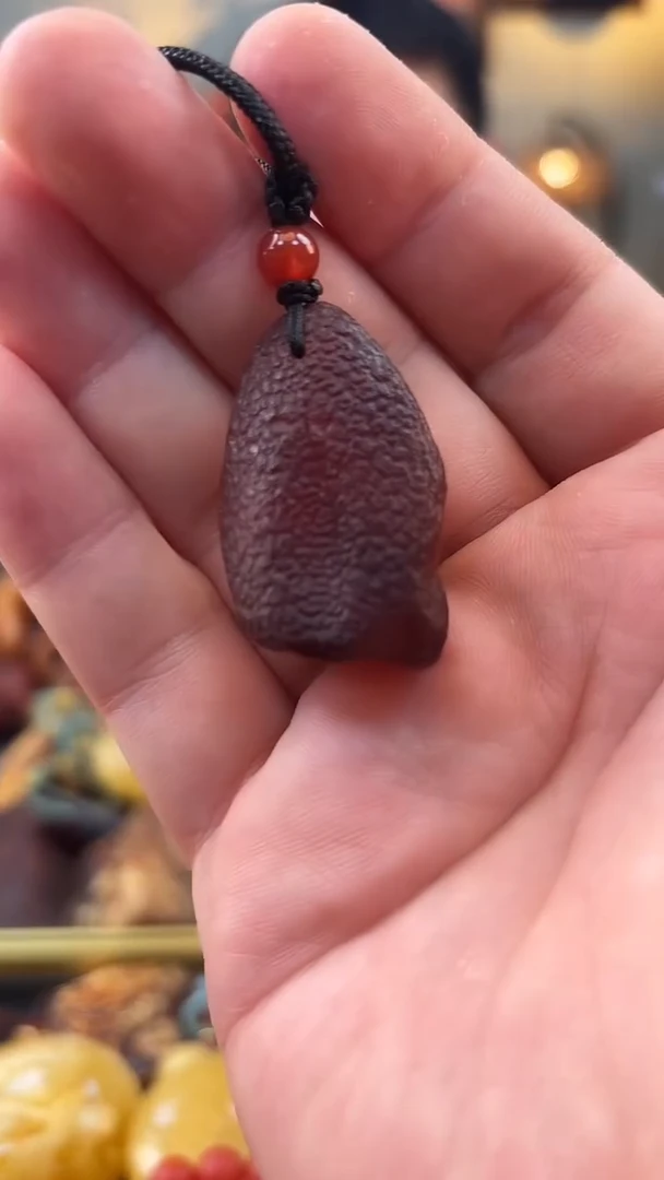 未镶嵌颈饰琥珀吊坠