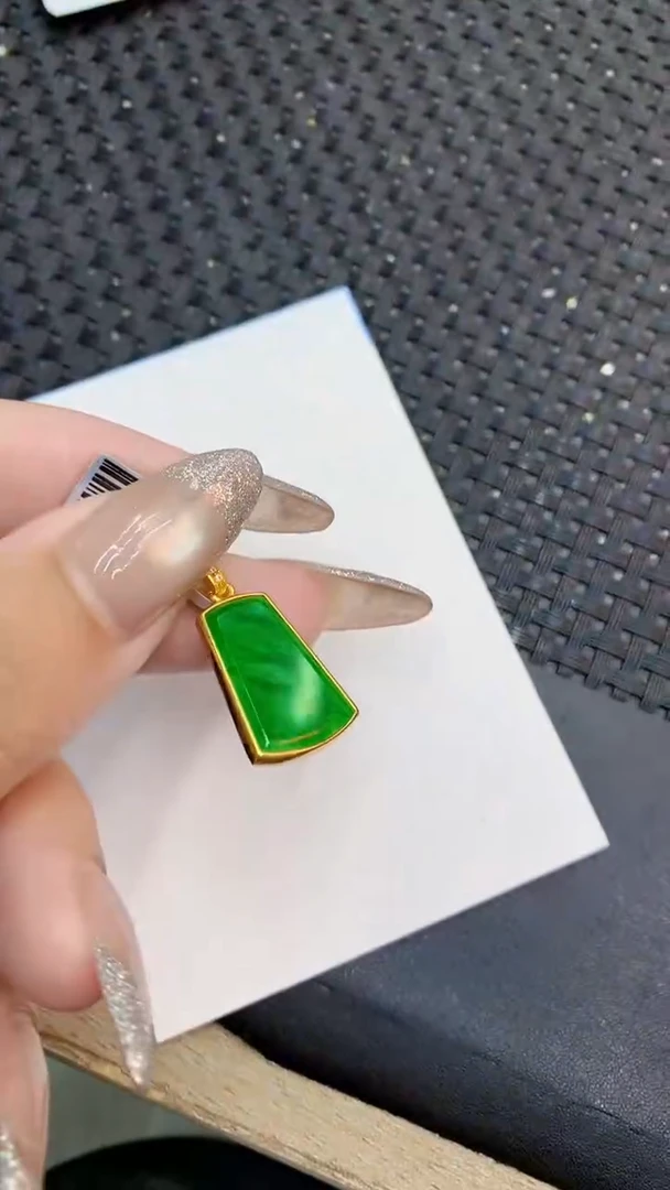颈饰未镶嵌翡翠1