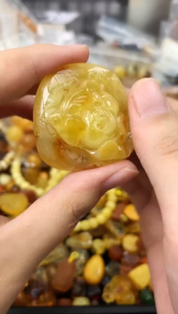 未镶嵌琥珀珠宝奇石260