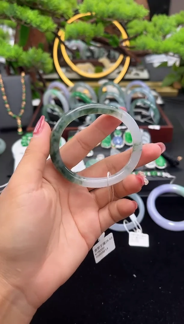 未镶嵌手镯翡翠手镯