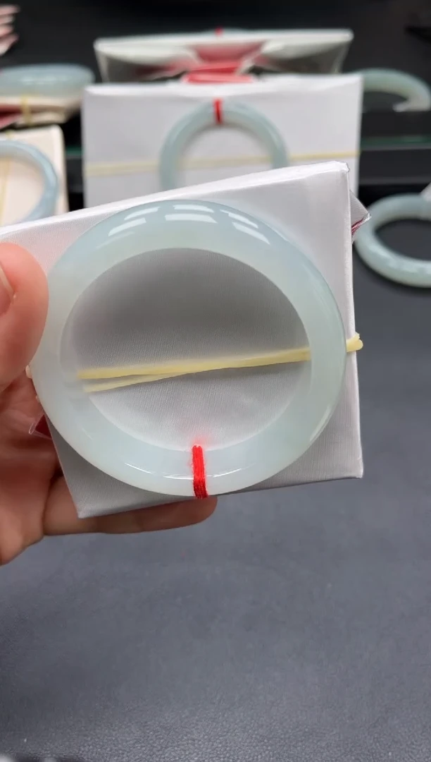 未镶嵌手镯翡翠多人