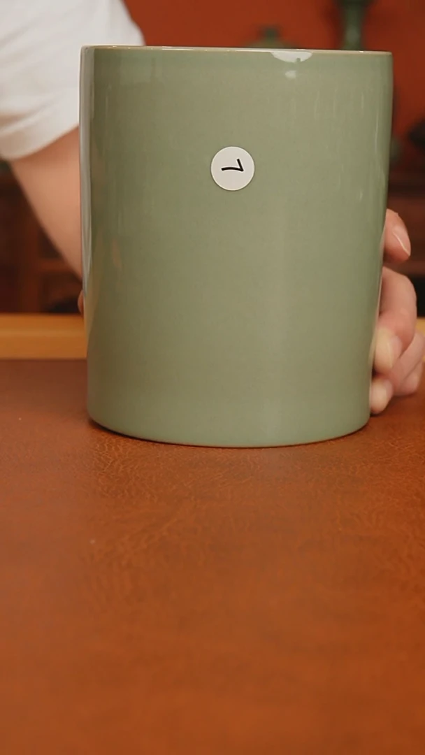 越窑秘色瓷笔筒小微瑕