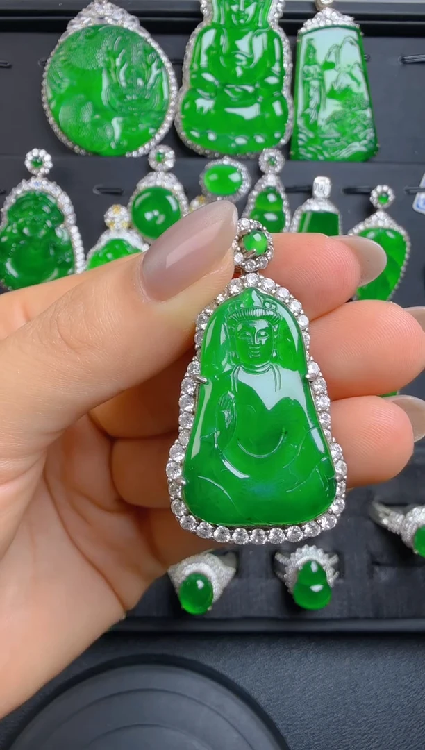 翡翠银S925镶嵌吊坠(赠链)素衣观音