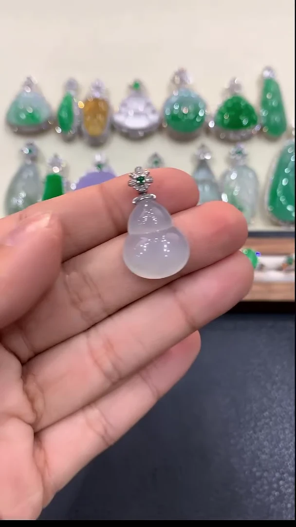 吊坠(不含链)18K金镶嵌翡翠葫芦吊坠