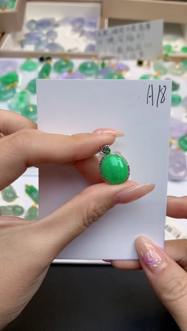 颈饰18K金镶嵌翡翠天然缅甸A货翡翠