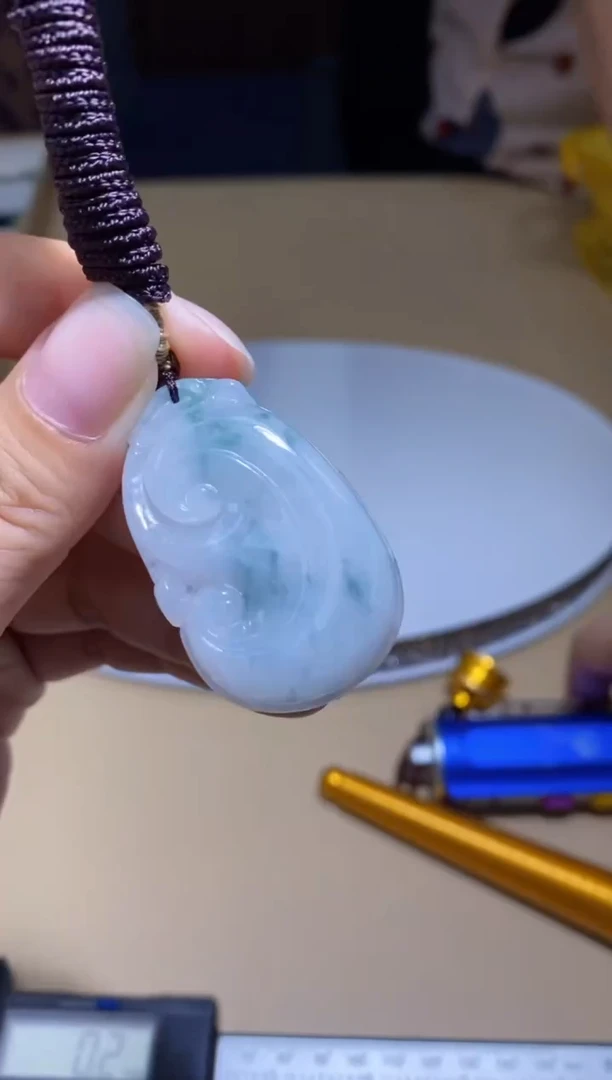 颈饰未镶嵌翡翠挂件