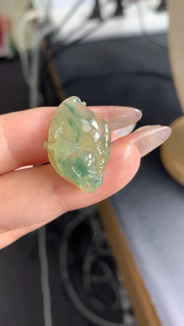 定制翡翠未镶嵌九尾狐