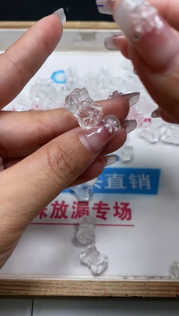 水晶耳饰未镶嵌白水晶并蒂莲1个9.9元