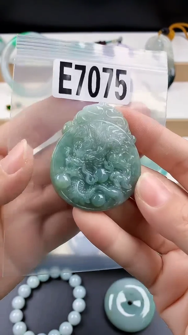 颈饰未镶嵌翡翠天然翡翠吊坠挂件