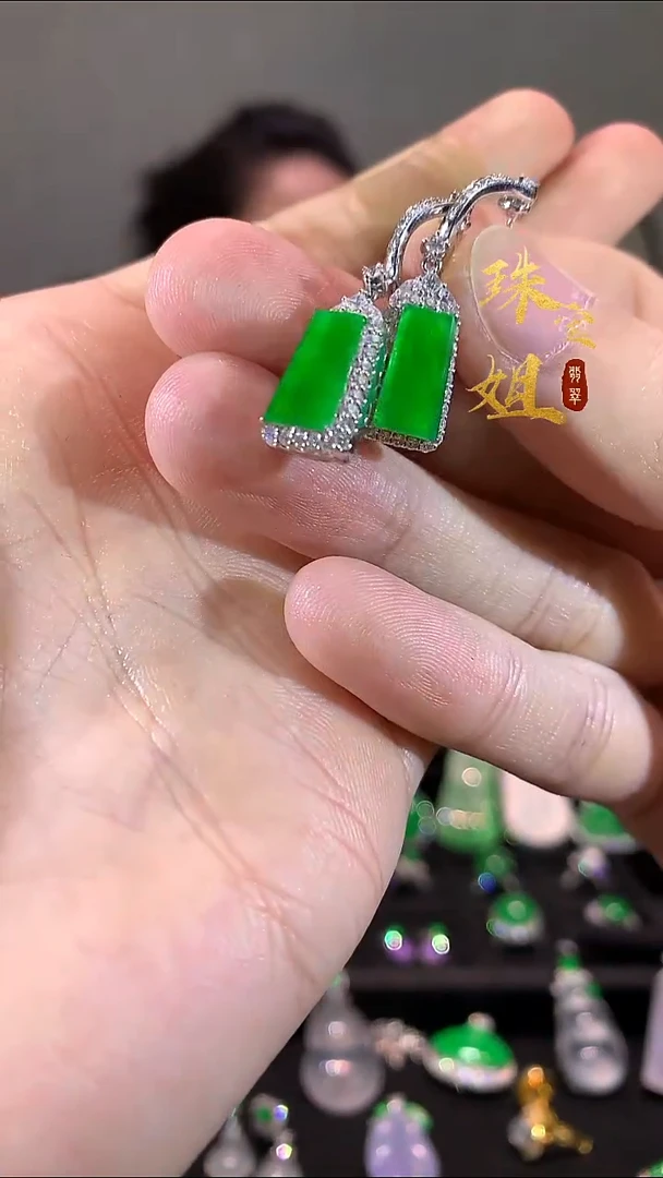 18K金镶嵌翡翠耳饰耳饰