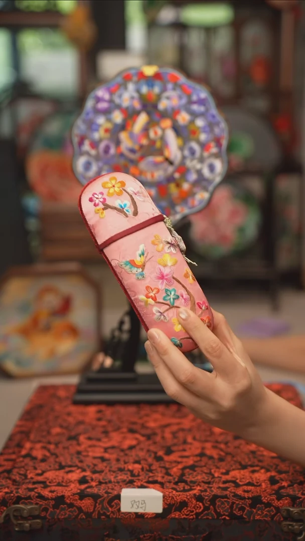 扇子绣花吊坠非遗