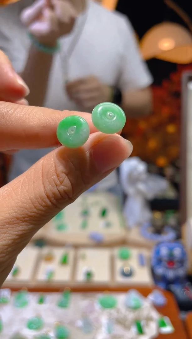 翡翠未镶嵌颈饰假一赔三