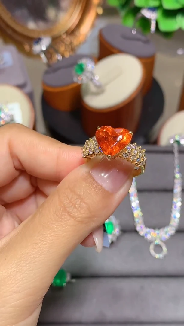 石榴石（芬达石）戒指18K金镶嵌5.01CT