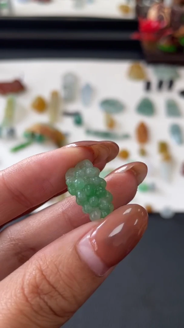 【闪购商品】定制翡翠未镶嵌葡萄350