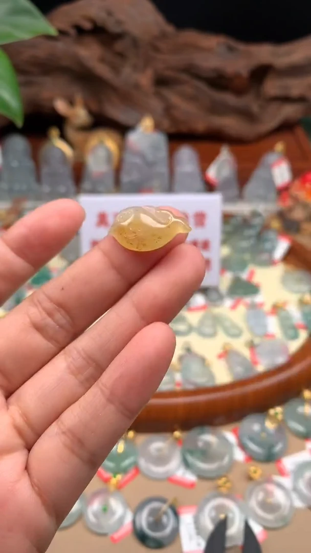 【闪购商品】翡翠吊坠(不含链)18K金镶嵌鱼