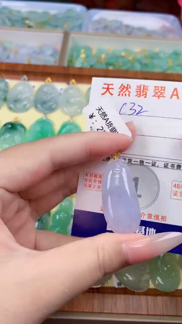 颈饰18K金镶嵌翡翠天然A货翡翠挂件