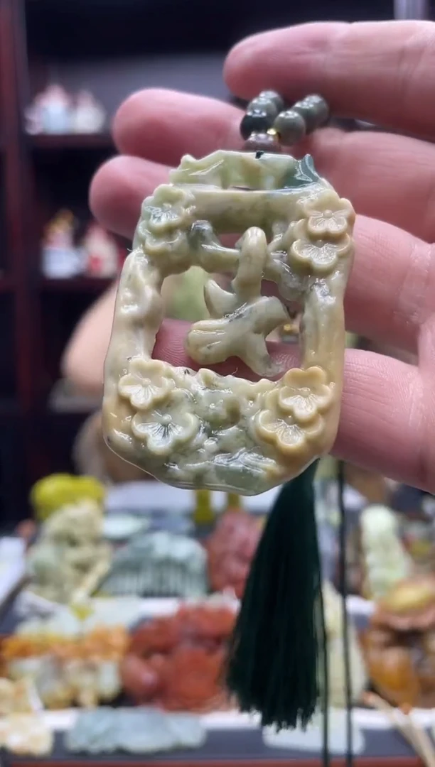 岫玉未镶嵌吊坠·