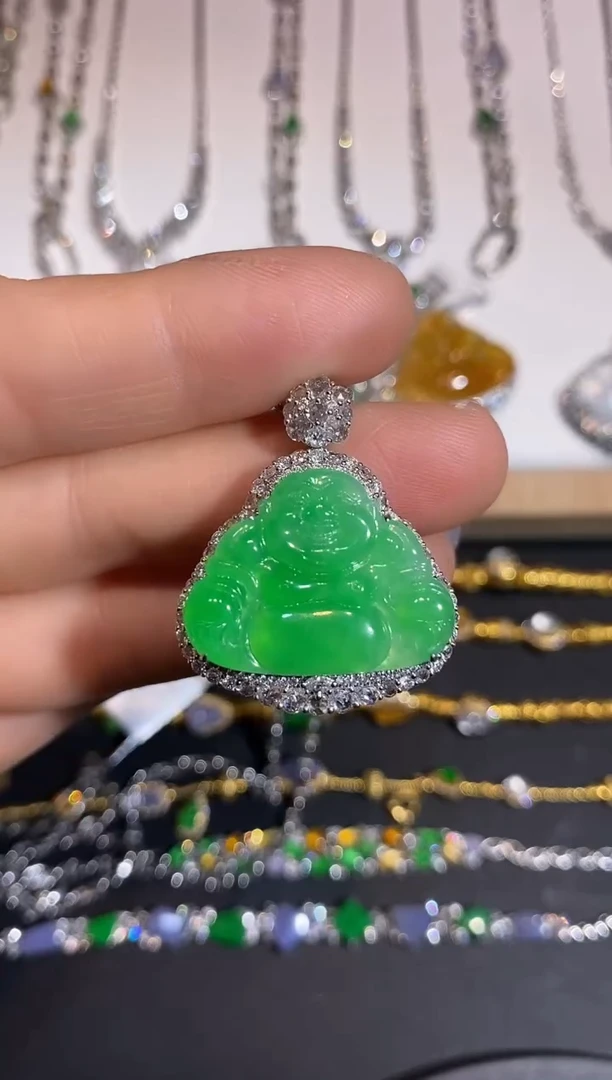 颈饰18K金镶嵌翡翠吊坠