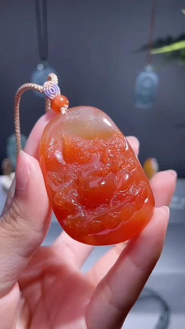 未镶嵌颈饰玛瑙/玉髓财神