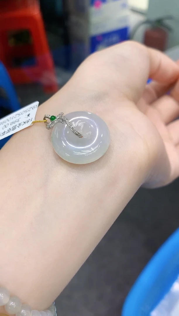 翡翠18K金镶嵌颈饰111111111111