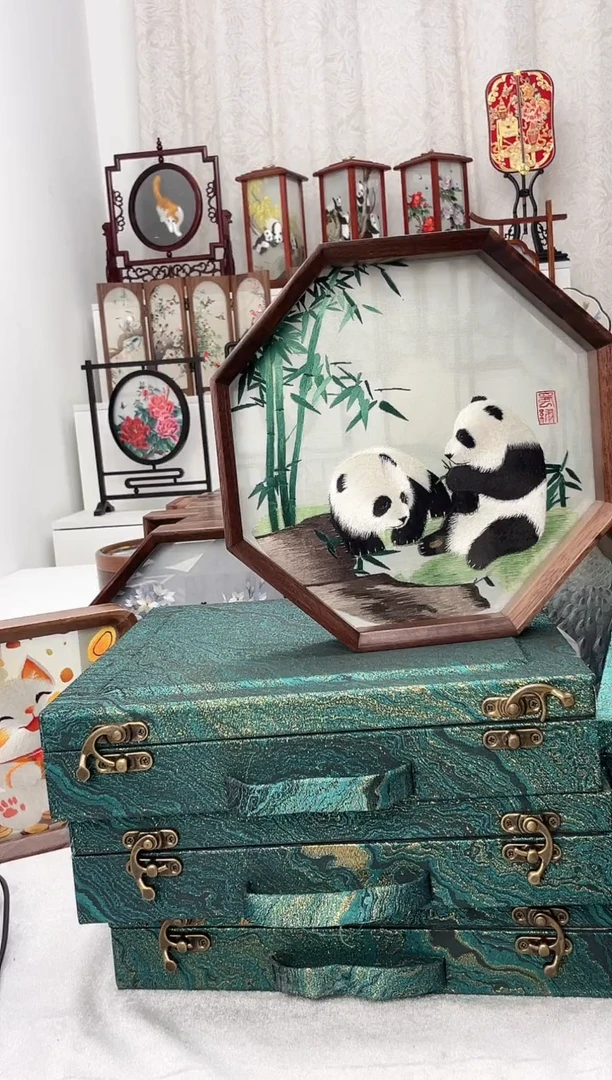 扇子苏绣作品手工摆台
