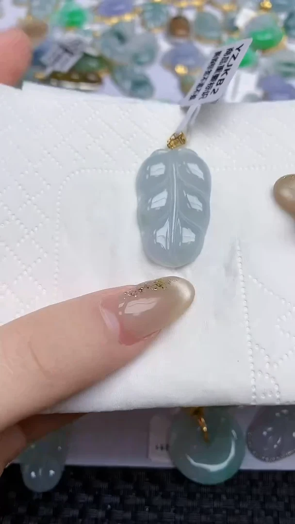 【闪购商品】翡翠颈饰18K金镶嵌天然A货翡翠