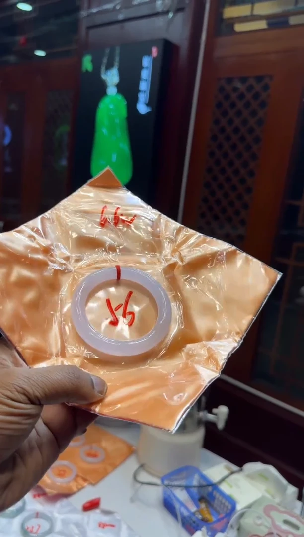 未镶嵌手镯翡翠手镯