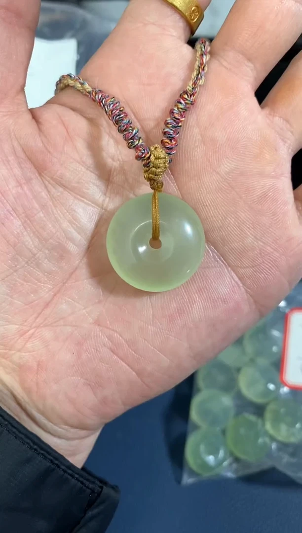 【闪购商品】蛇纹石玉颈饰未镶嵌岫玉