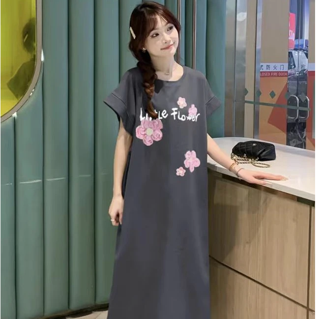 夏日舒适休闲短袖t恤裙女2025新款设计感小众花朵宽松直筒连衣裙
