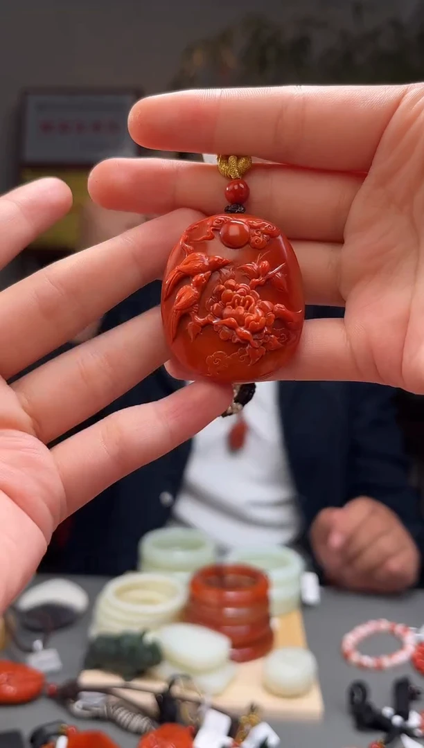 颈饰未镶嵌南红玛瑙吊坠