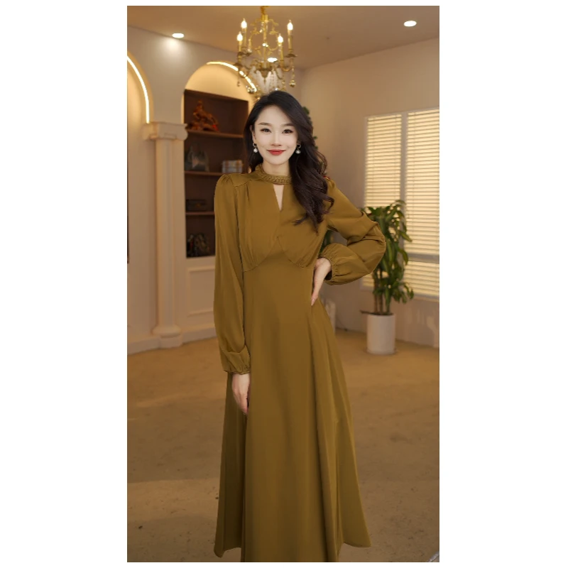 8207气质麻花扭结圆领镂空设计感连衣裙