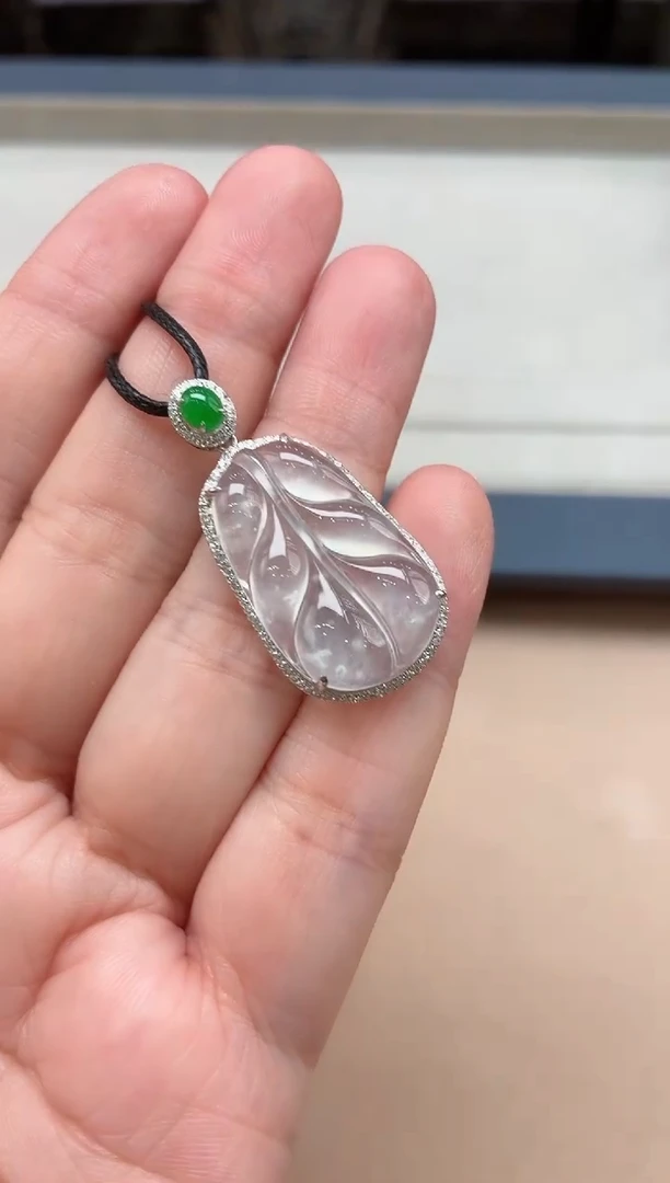 颈饰18K金镶嵌翡翠J***y叶子