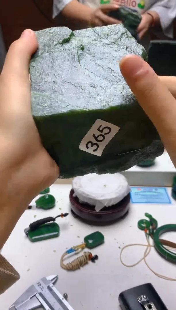 未镶嵌和田玉（碧玉）珠宝半成品0
