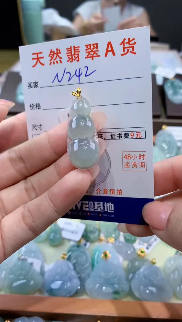 颈饰18K金镶嵌翡翠天然翡翠A货挂件