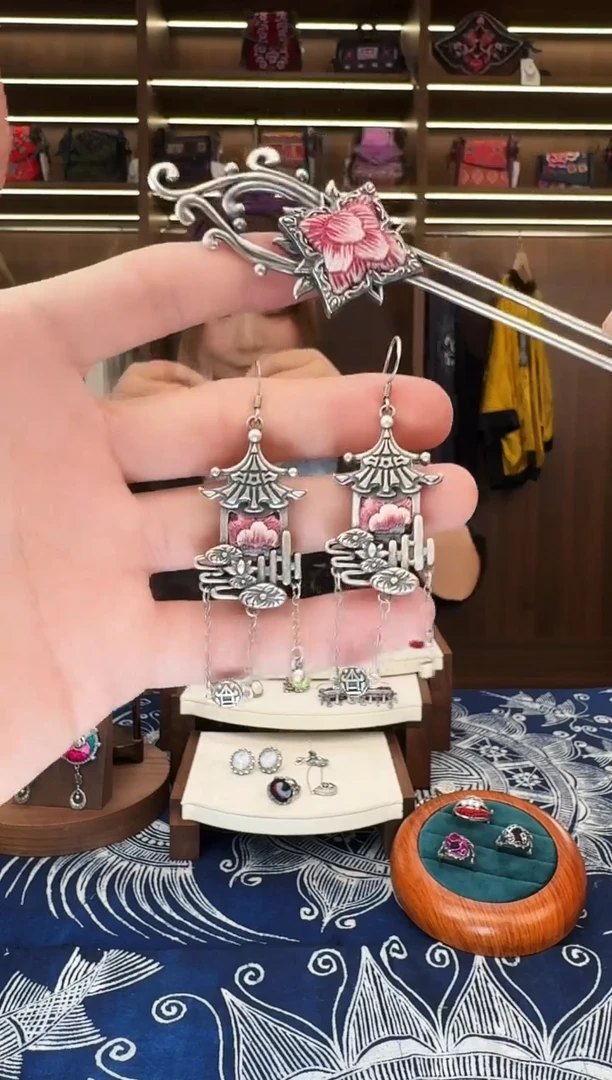 织绣44黔东南苗族刺绣