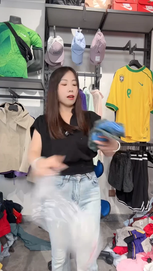 1124 编码 瑕疵款直播间过款为准 尺码3